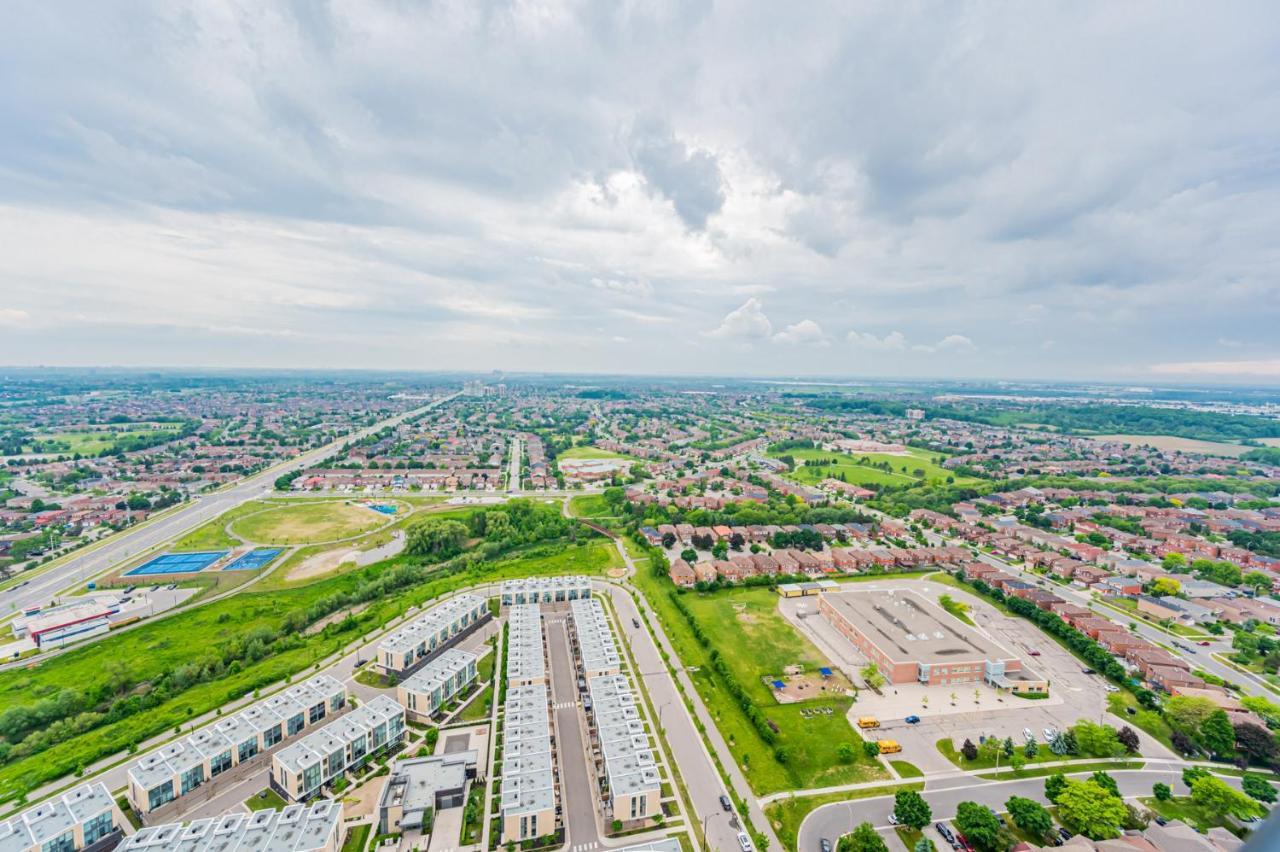 Amazing 3 Bed 4 Bath Penthouse With Roof Top Terrace Close To Airport Mississauga Exterior foto